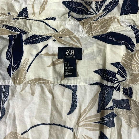 H&M & AE Short Sleeves floral T-Shirts - Picture 4 of 7